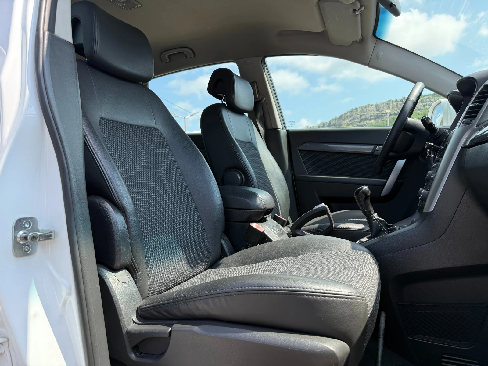 Chevrolet Captiva 2.0VCDI-7 Местна-Полу кожа-климатроник-парктроник, снимка 14 - Автомобили и джипове - 54943970
