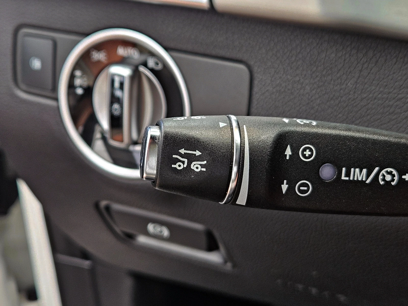 Mercedes-Benz GLE 350 AMG/GERMANY/DISTRON/360CAMERA/KEY GO/ПОДГРЕВ/ЛИЗИН, снимка 11 - Автомобили и джипове - 54958563