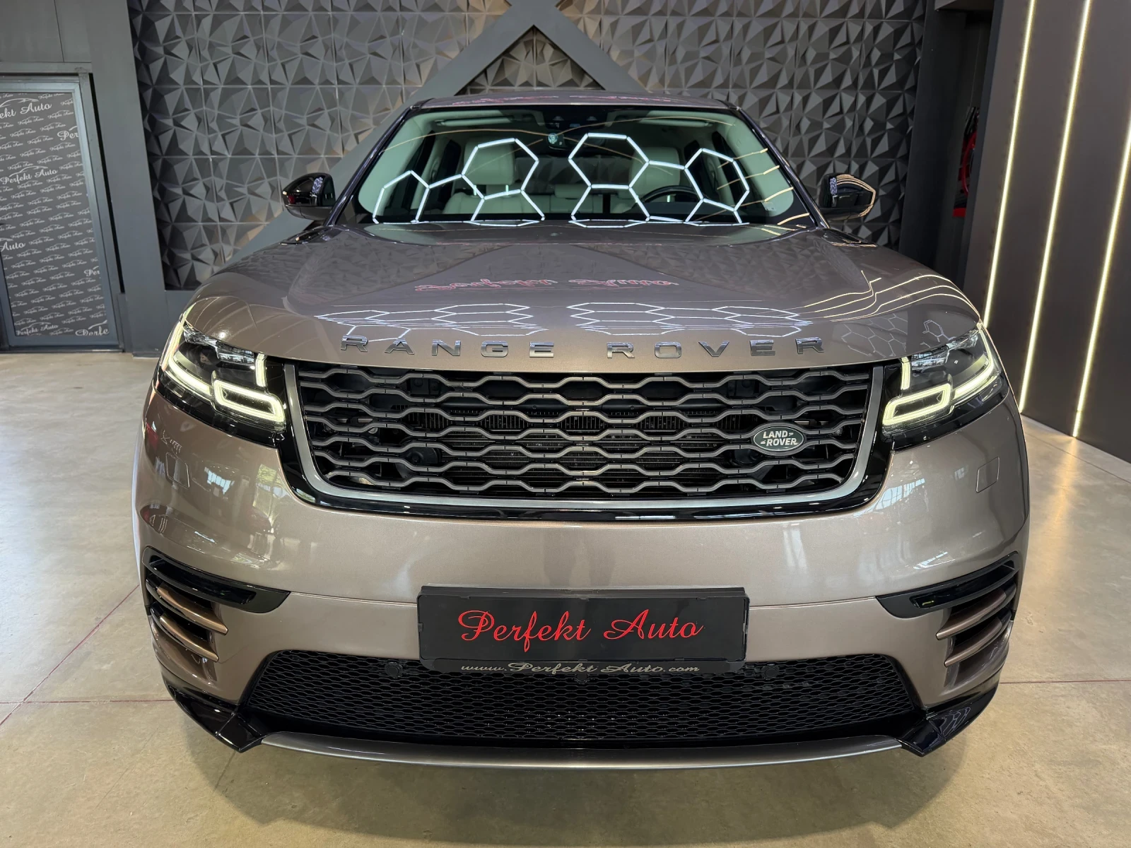 Land Rover Range Rover Velar AWD * MERIDIAN * , снимка 2 - Автомобили и джипове - 55084509