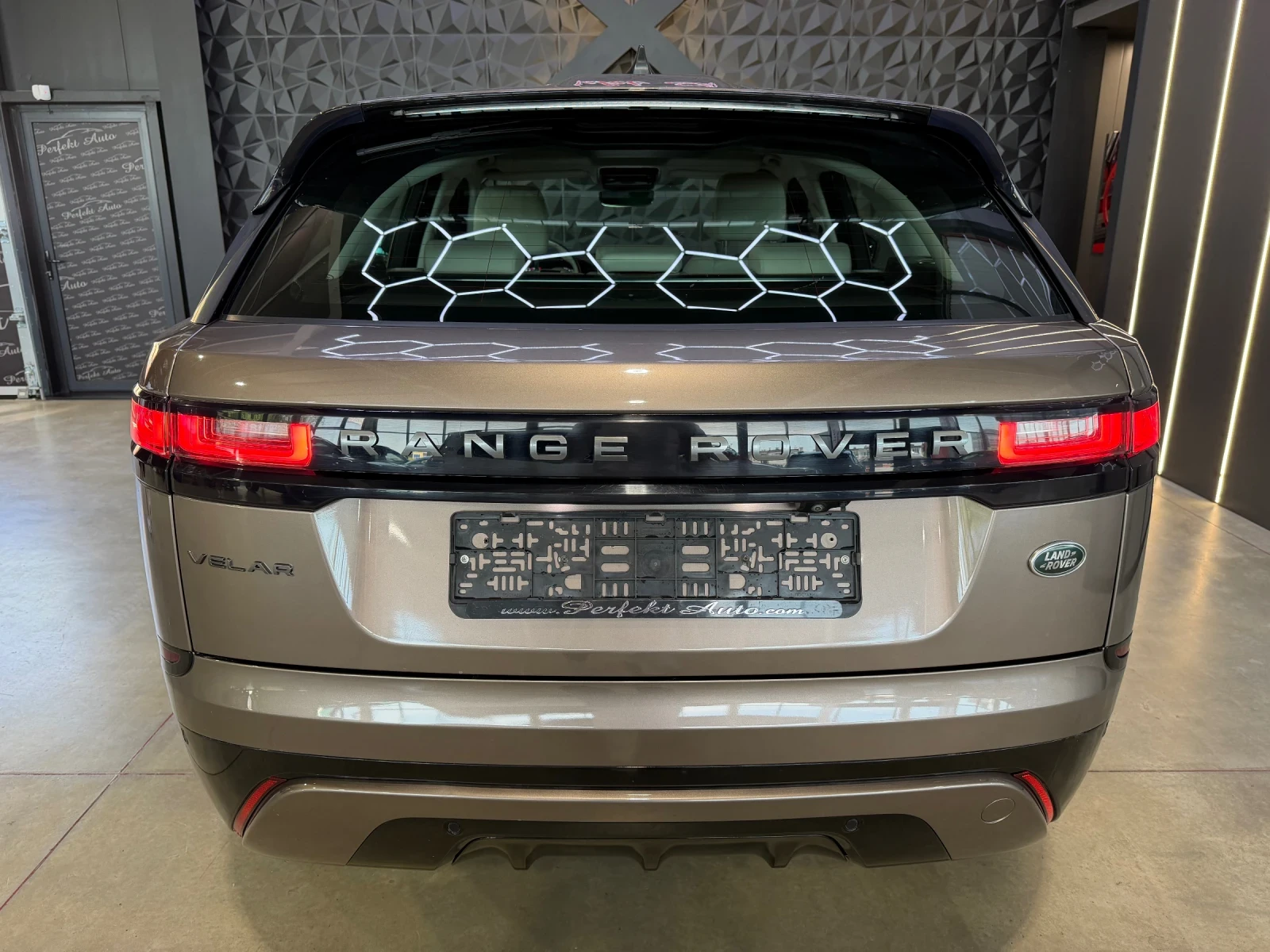 Land Rover Range Rover Velar AWD * MERIDIAN * , снимка 4 - Автомобили и джипове - 55084509