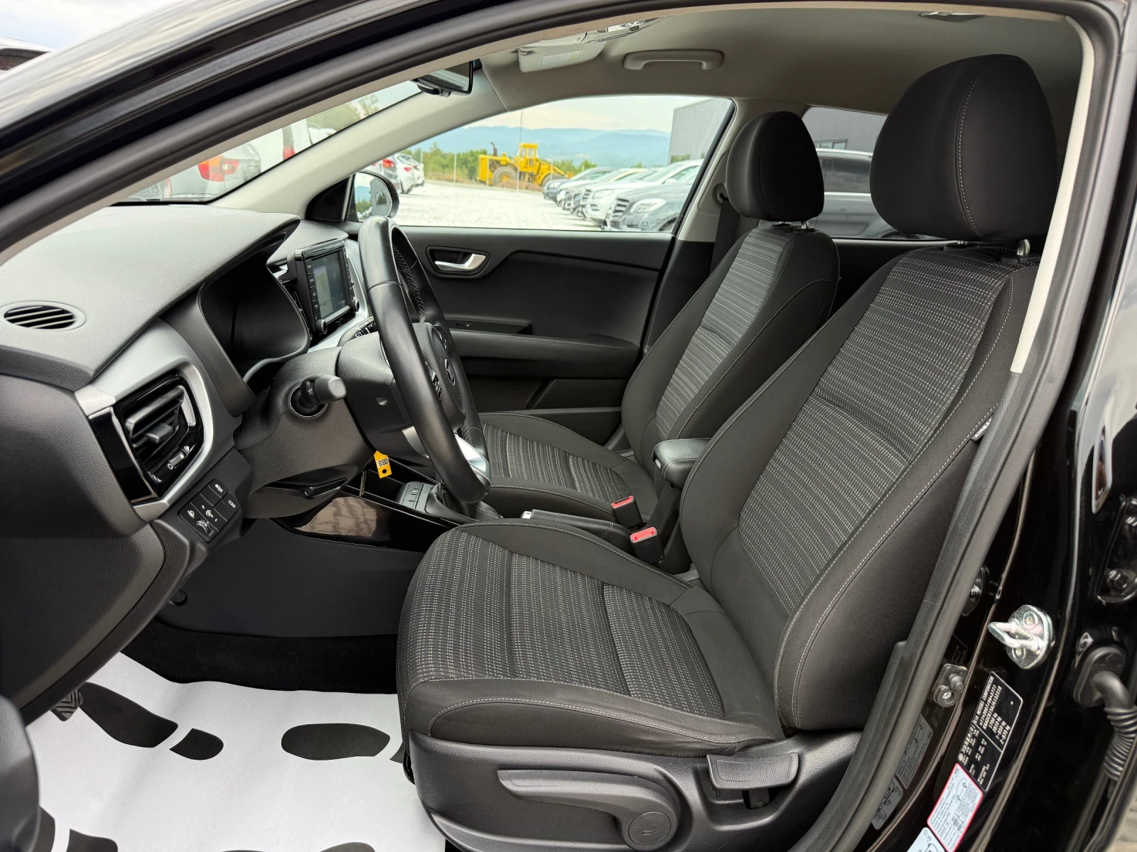 Kia Stonic 1.6CRDI NAVI CAMERA, снимка 11 - Автомобили и джипове - 55673288