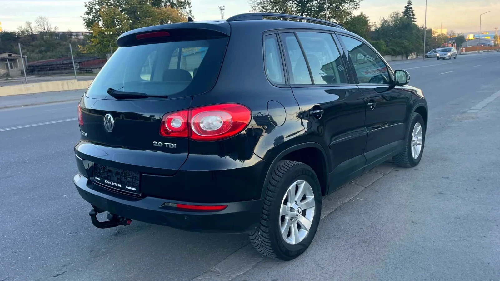 VW Tiguan 2.0 TDI- 4x4, снимка 4 - Автомобили и джипове - 56637413