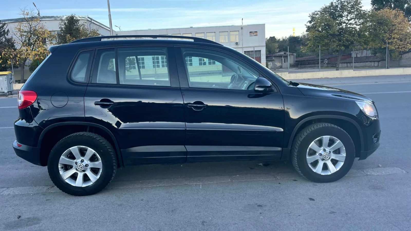 VW Tiguan 2.0 TDI- 4x4, снимка 6 - Автомобили и джипове - 56637413