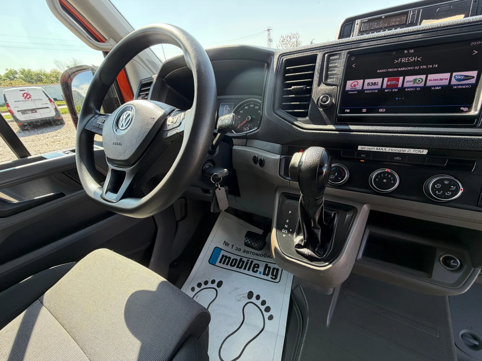 VW Crafter ТОП!FULL ЕКСТРИ!8СКОРОСТИ!256Х.КМ!EURO6Y, снимка 13 - Бусове и автобуси - 54499658