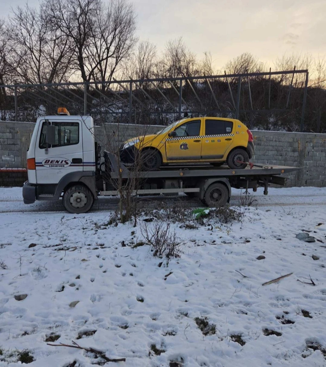 Nissan Atleon Перфектно състояние, снимка 4 - Камиони - 55344461