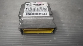     Airbag  /  /  a VW Golf - 5K09596550 / 003