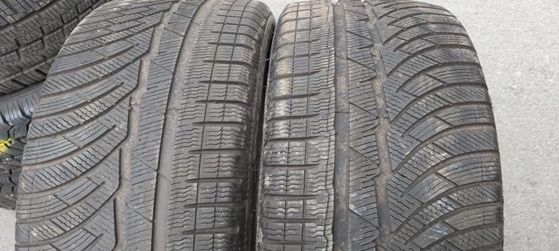 Гуми Зимни 255/35R19, снимка 1 - Гуми и джанти - 32572159