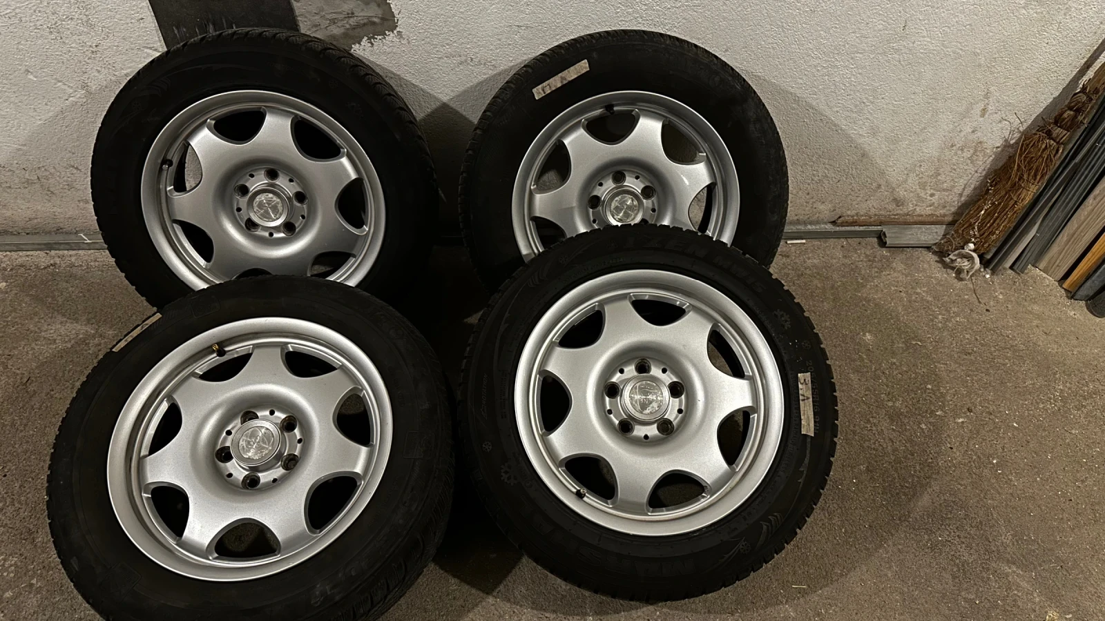    205/55R16  Mercedes-Benz E 220 | Mobile.bg   1