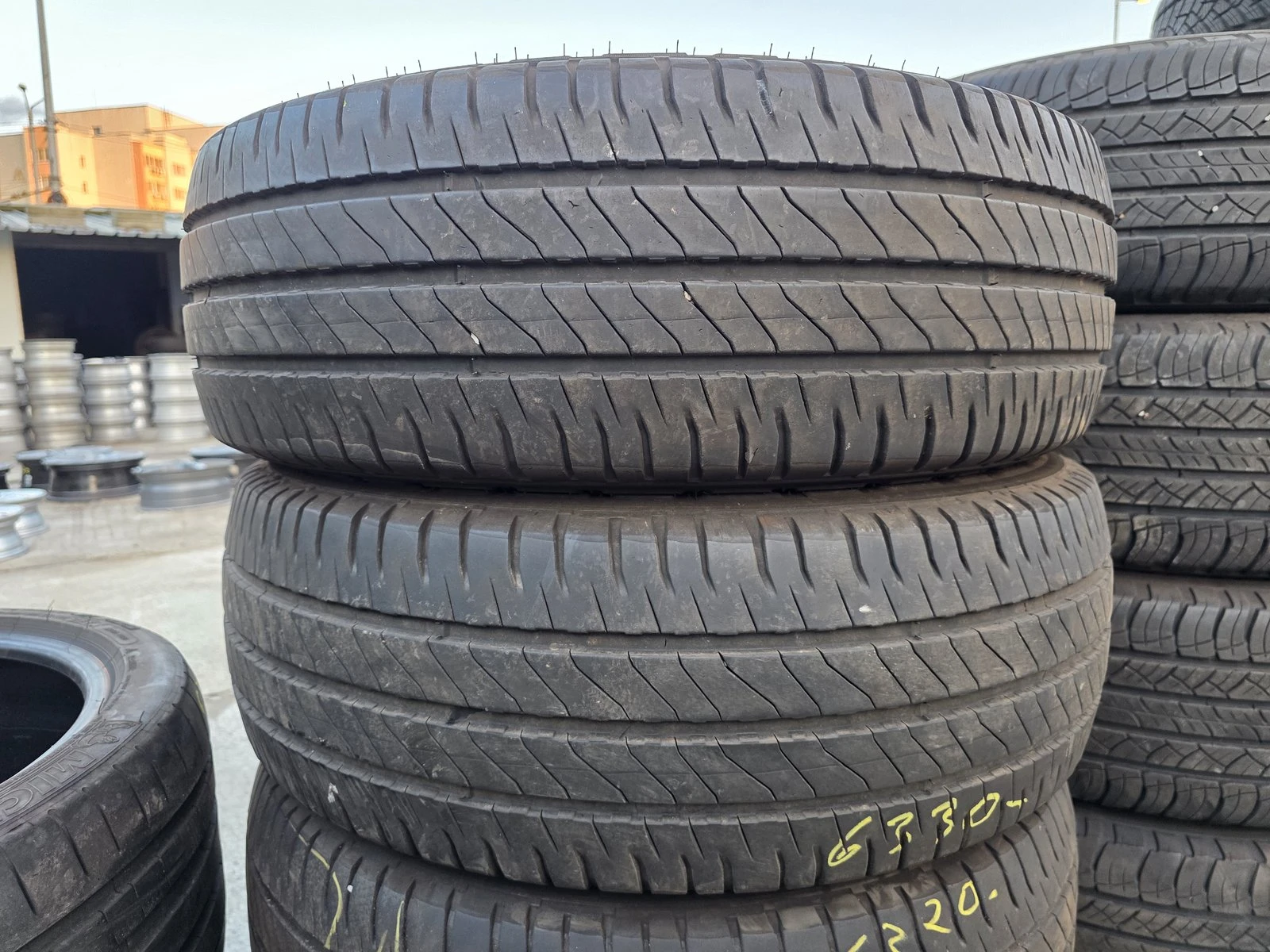 Гуми Летни 235/65R16, снимка 3 - Гуми и джанти - 56735393