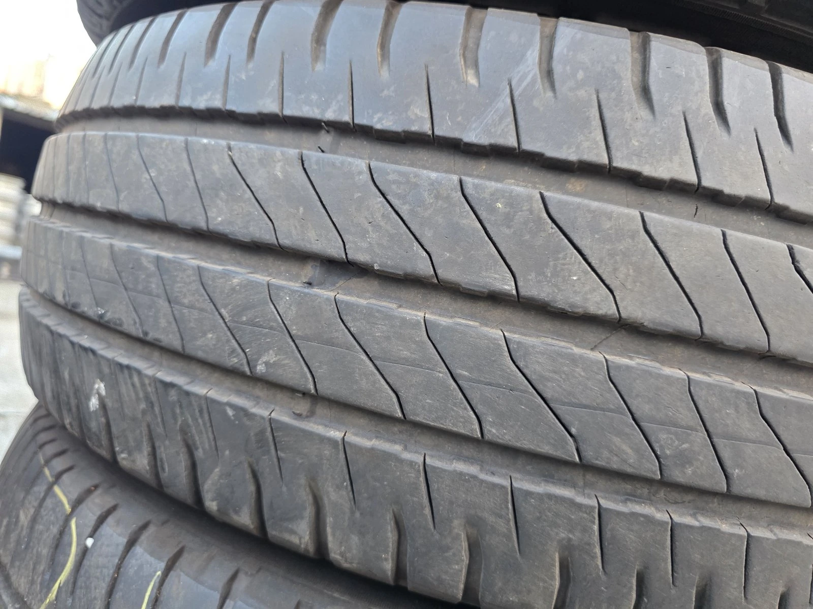 Гуми Летни 235/65R16, снимка 2 - Гуми и джанти - 56735393