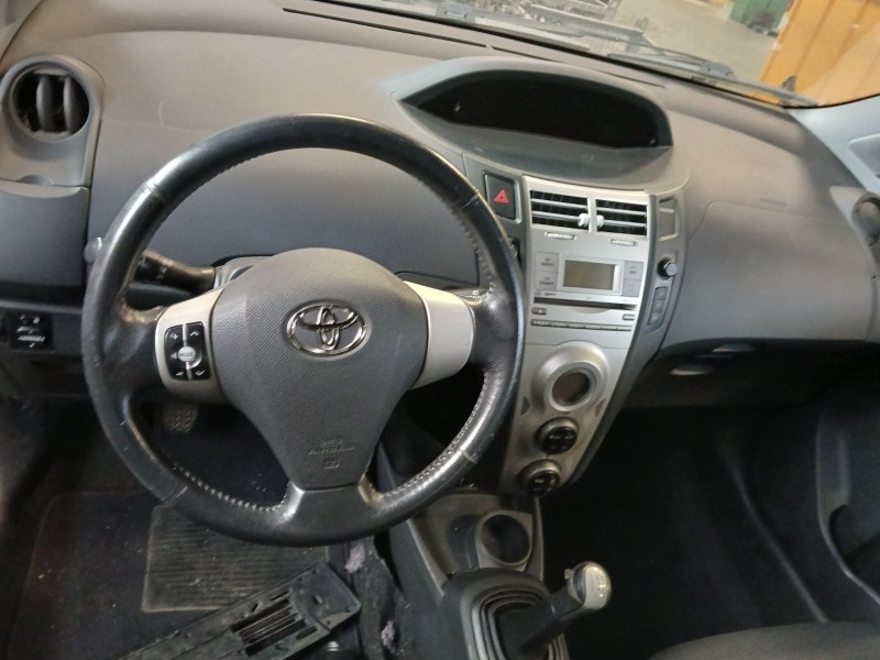 Toyota Yaris 1.4 4d4/1.33/1.0, снимка 17 - Автомобили и джипове - 46382649