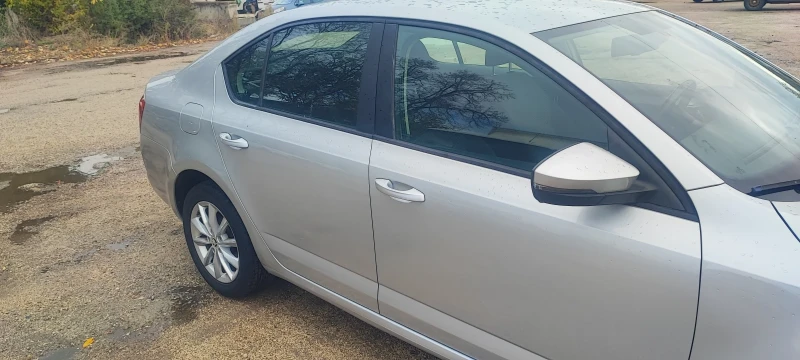Skoda Octavia, снимка 5 - Автомобили и джипове - 52530312