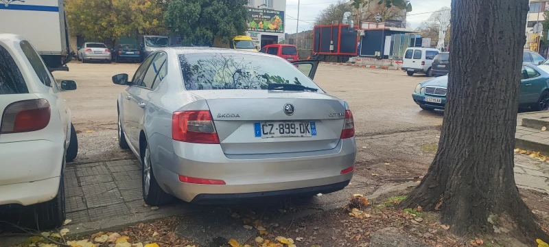 Skoda Octavia, снимка 10 - Автомобили и джипове - 52530312