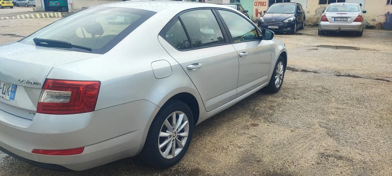 Skoda Octavia, снимка 6 - Автомобили и джипове - 52530312