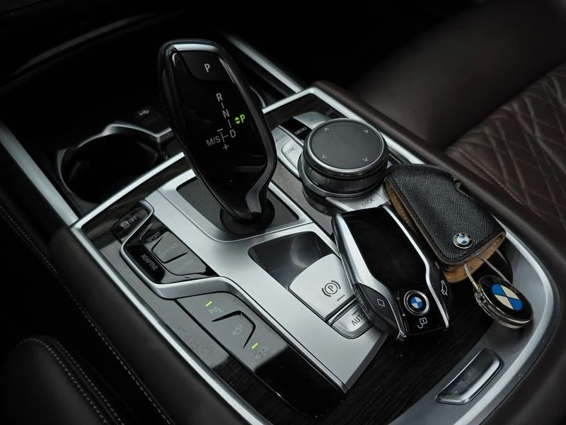 BMW 740 740i Design Pure Excellence| 326к.с.| ВКЛ.ТЕХНОТЕС, снимка 9 - Автомобили и джипове - 55130045