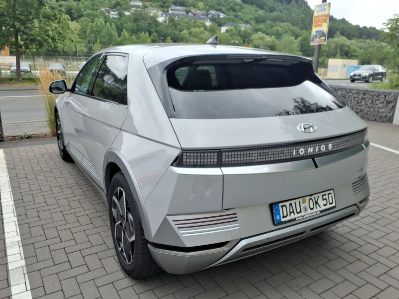 Hyundai Ioniq 5 72.6KWh/AWD/306К.С/TECHNIK/2022г./ГАРАНЦИЯ/SOH100%, снимка 3 - Автомобили и джипове - 55802445
