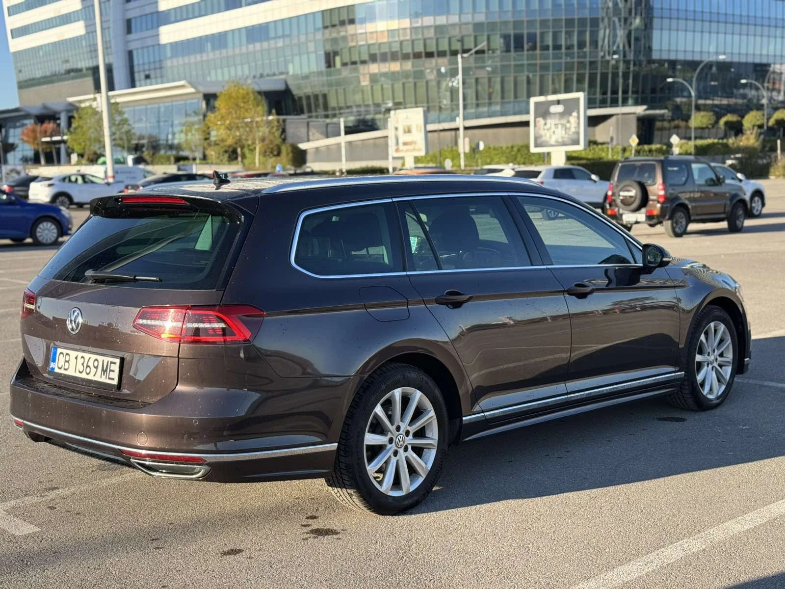 VW Passat 2.0TDI R-Line DSG "PANO" 2019 - изображение 7