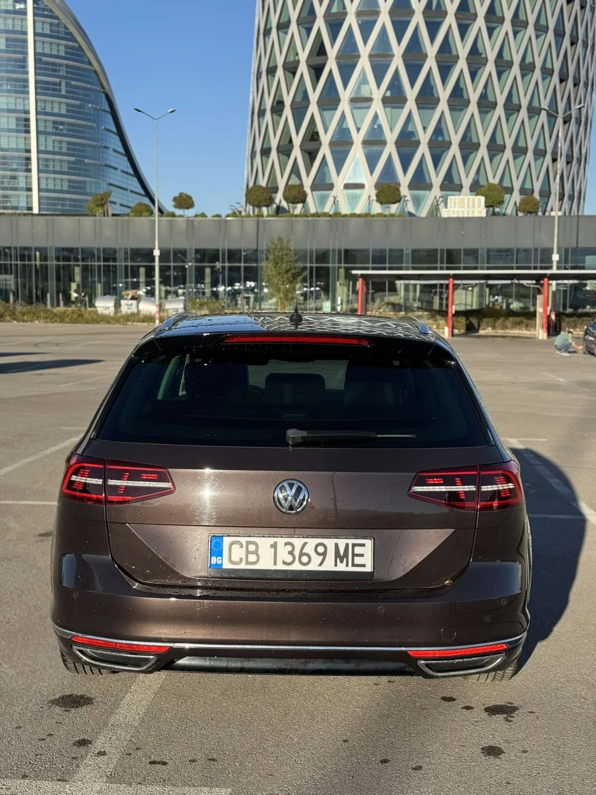 VW Passat 2.0TDI R-Line DSG "PANO" 2019 - изображение 9