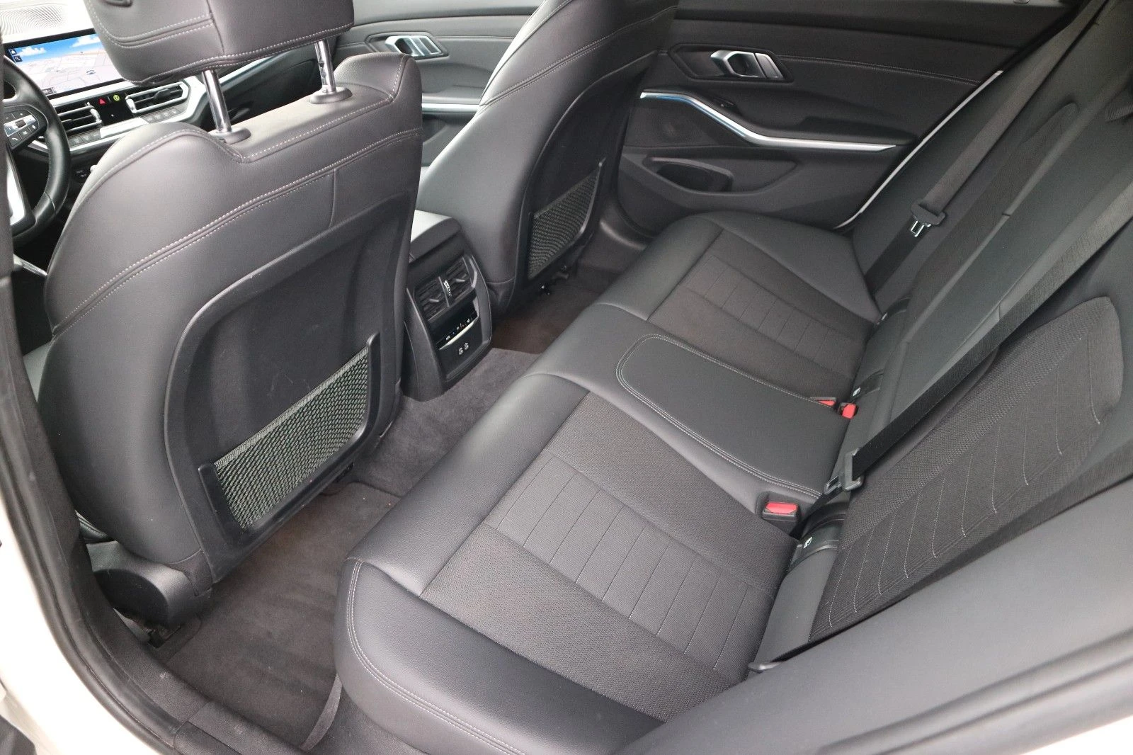 BMW 330 e/TOURING/SPORT-LINE/184HP/HEAD-UP/360/NAVI/E187 - изображение 9
