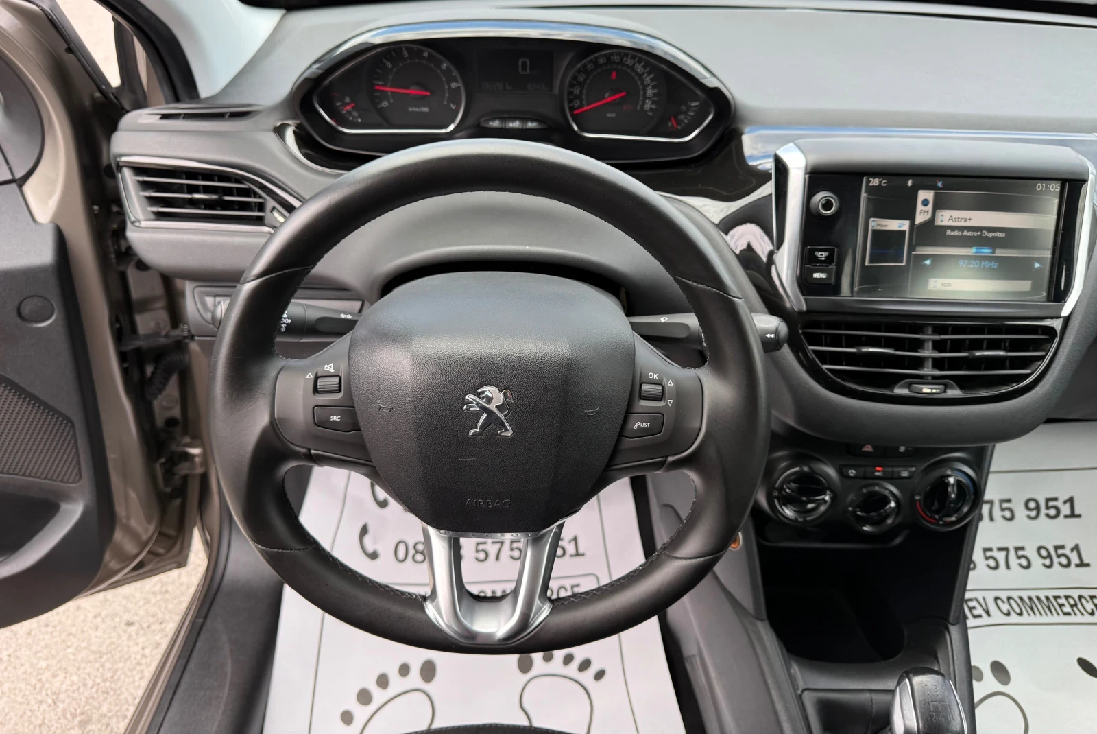 Peugeot 208 1.2i-132.000km-TOP-NEW-NAVI-TV-DVD-FULL - изображение 9