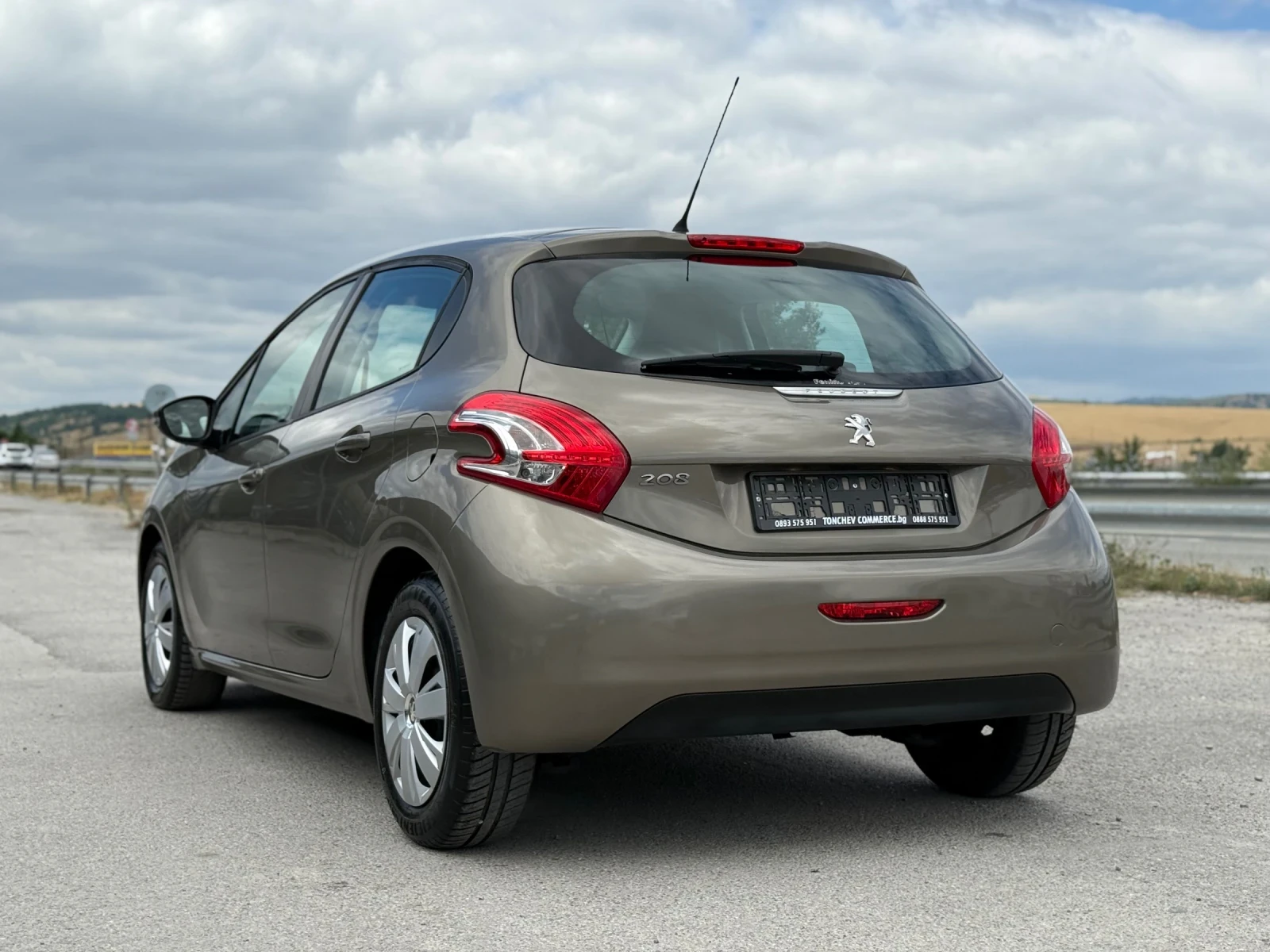 Peugeot 208 1.2i-132.000km-TOP-NEW-NAVI-TV-DVD-FULL - изображение 4