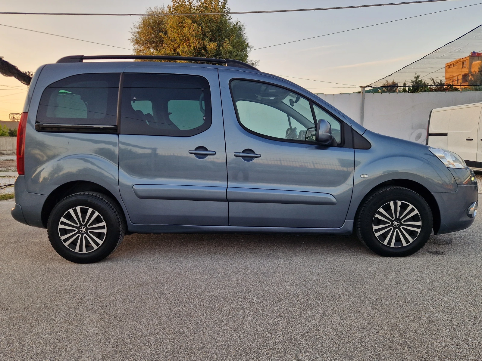 Peugeot Partner Tepee LED* Facelift* 1.6HDI - изображение 2
