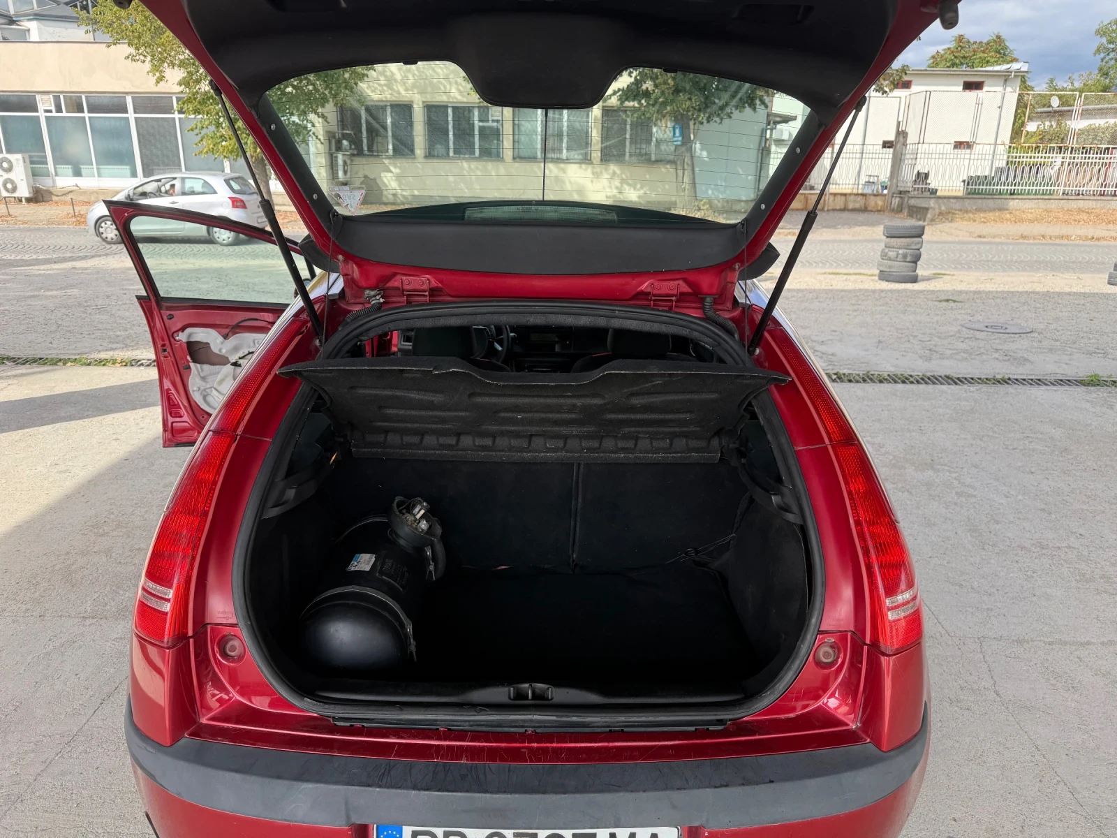 Citroen C4 1, 4 i / LPG / КЛИМАТИК - изображение 10