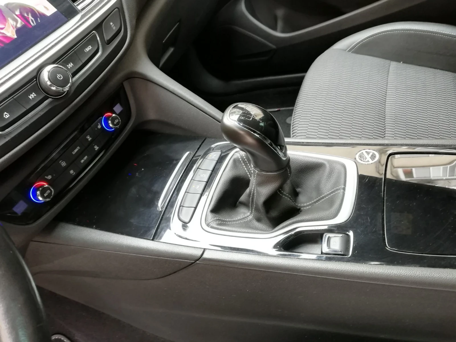 Opel Insignia, снимка 11 - Автомобили и джипове - 53728741