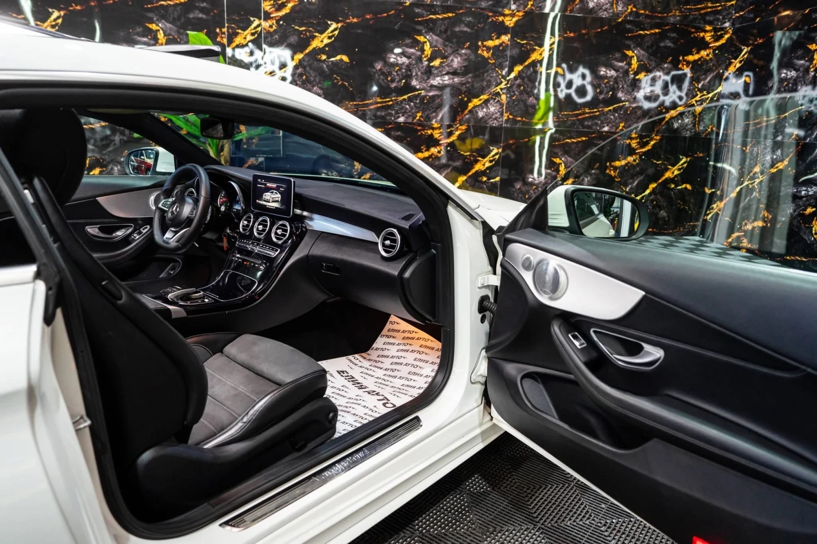 Mercedes-Benz C 250 D COUPE AMG LINE LED NAVI ПАНО BURM ЛИЗИНГ 100%, снимка 11 - Автомобили и джипове - 54892197