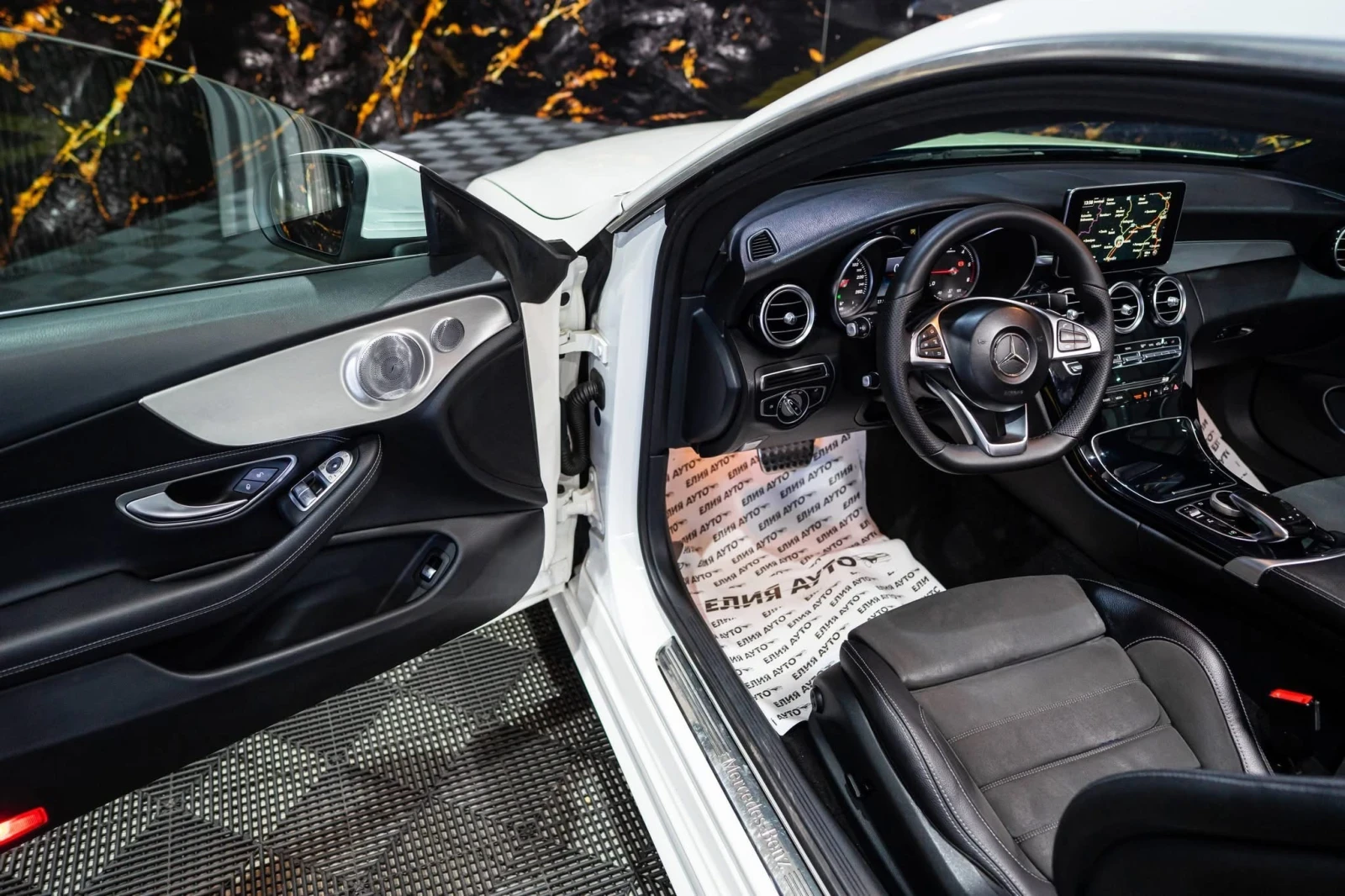 Mercedes-Benz C 250 D COUPE AMG LINE LED NAVI ПАНО BURM ЛИЗИНГ 100%, снимка 9 - Автомобили и джипове - 54892197
