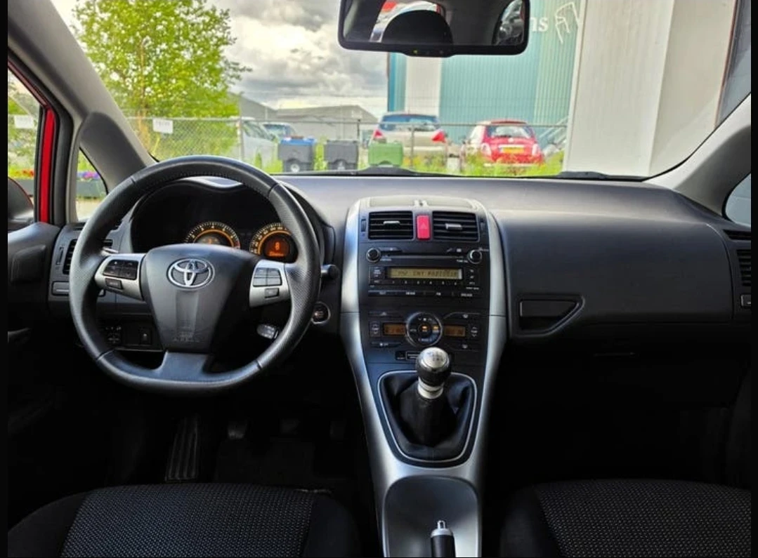 Toyota Auris 1.6 бензин , безключово, климатроник, снимка 8 - Автомобили и джипове - 54918728