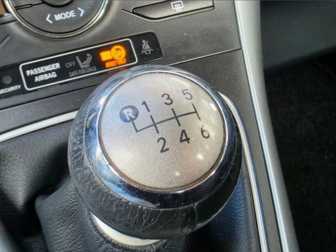 Toyota Auris 1.6 бензин , безключово, климатроник, снимка 6 - Автомобили и джипове - 54918728
