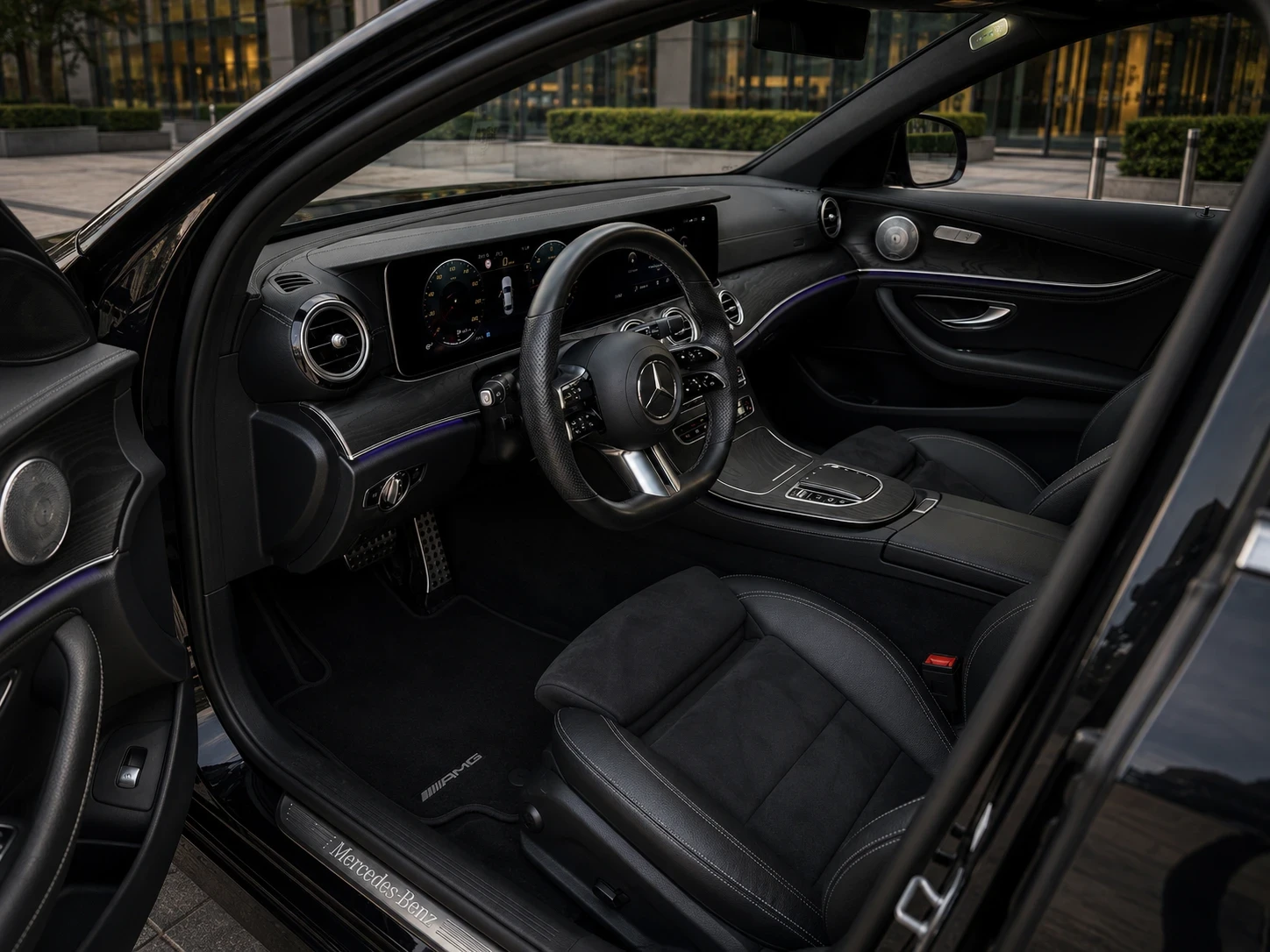 Mercedes-Benz E 250 /// AMG /// BURMESTER / Alcantara + Кожа/85km, снимка 2 - Автомобили и джипове - 55116282