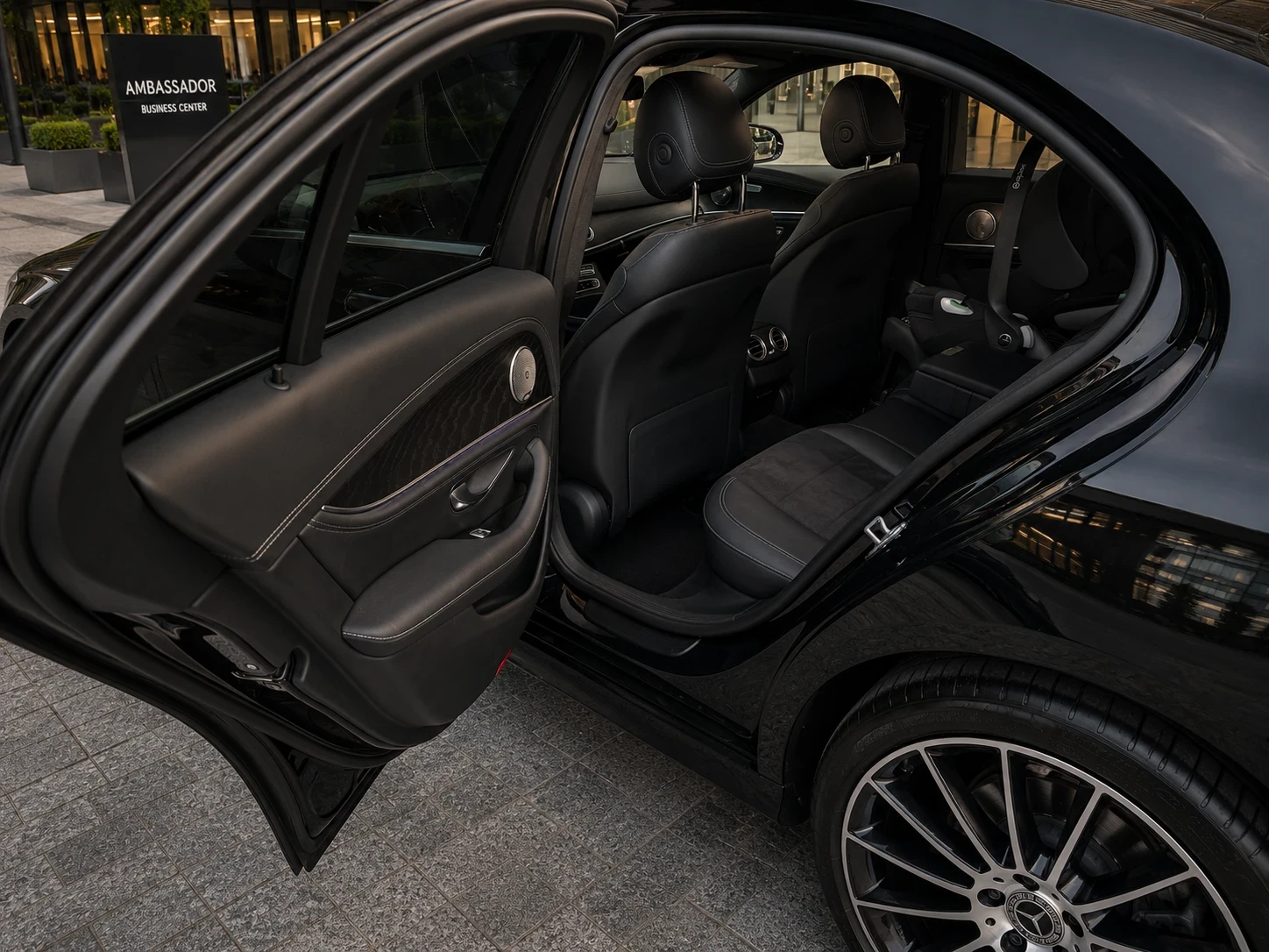 Mercedes-Benz E 250 /// AMG /// BURMESTER / Alcantara + Кожа/85km, снимка 6 - Автомобили и джипове - 55116282