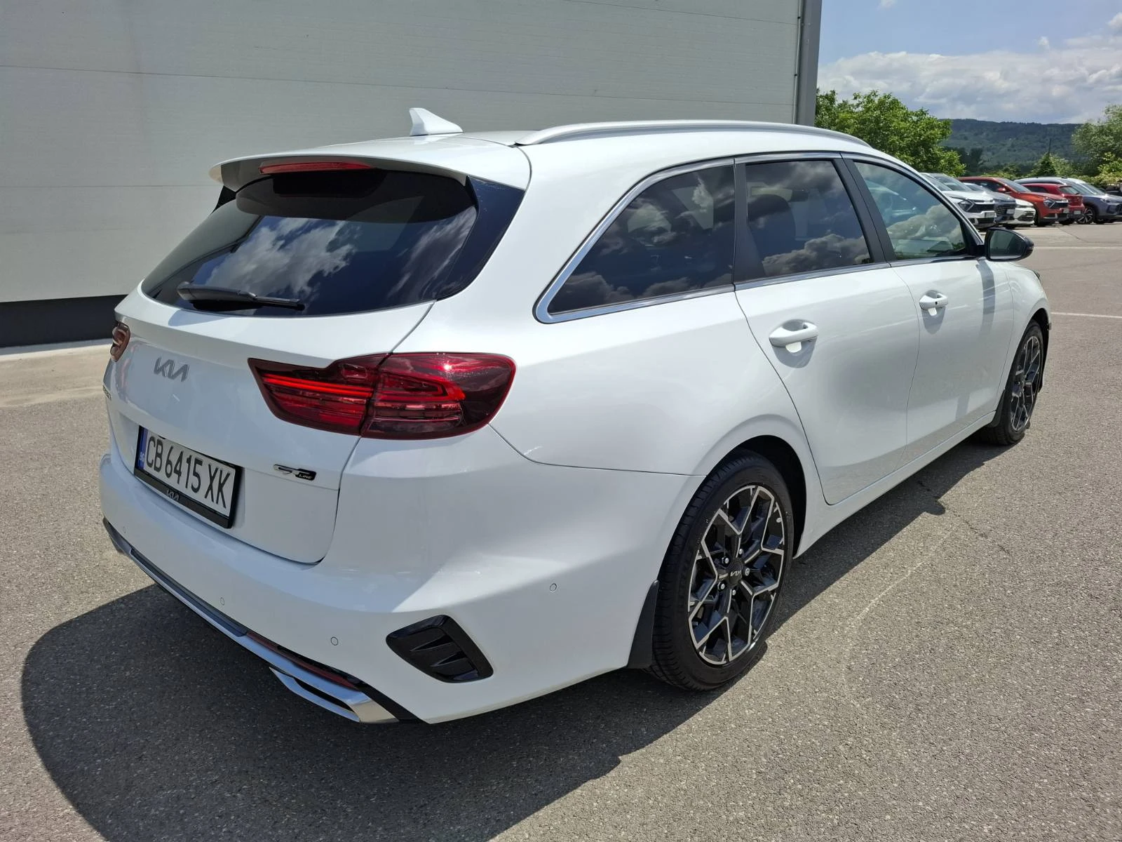 Kia Ceed 1.6 T-gdi GTLine Гаранция, снимка 4 - Автомобили и джипове - 55175810