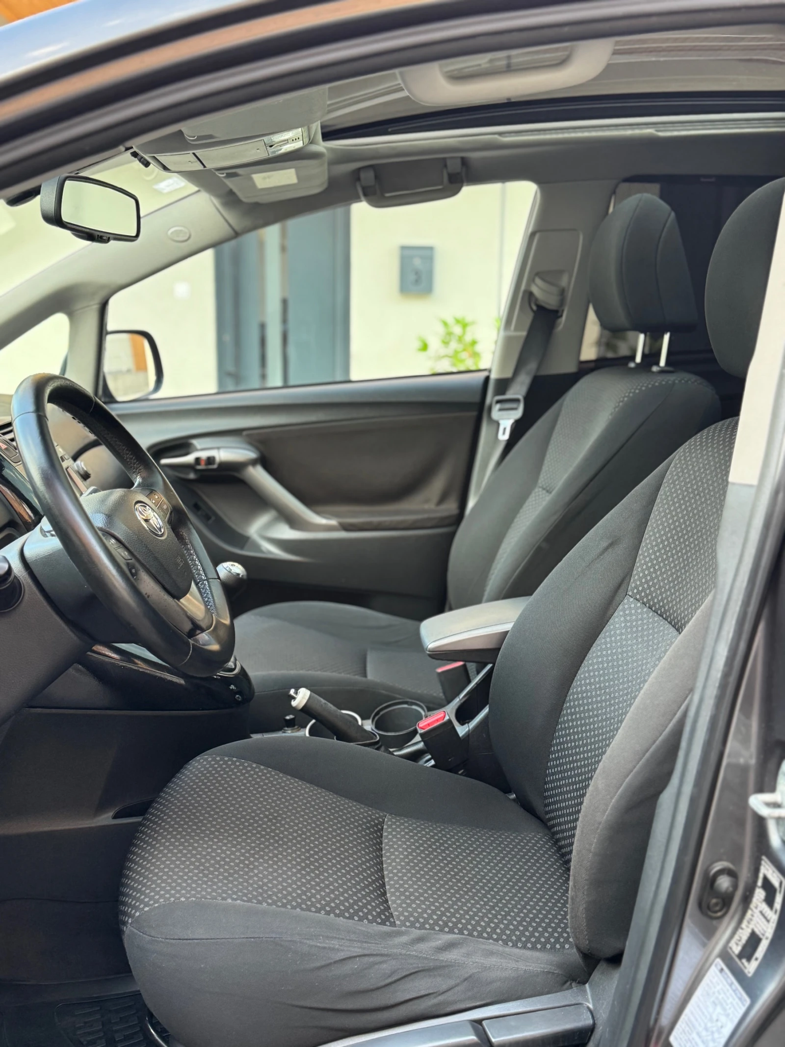 Toyota Verso 2.0 D4D/Панорама Подгрев/ Keyless, снимка 6 - Автомобили и джипове - 55447941