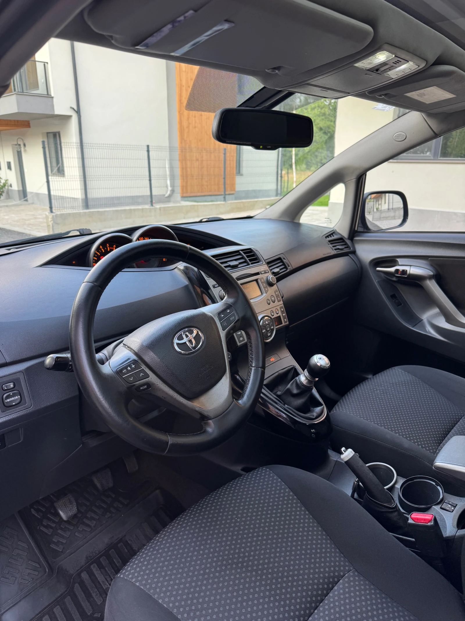 Toyota Verso 2.0 D4D/Панорама Подгрев/ Keyless, снимка 15 - Автомобили и джипове - 55447941