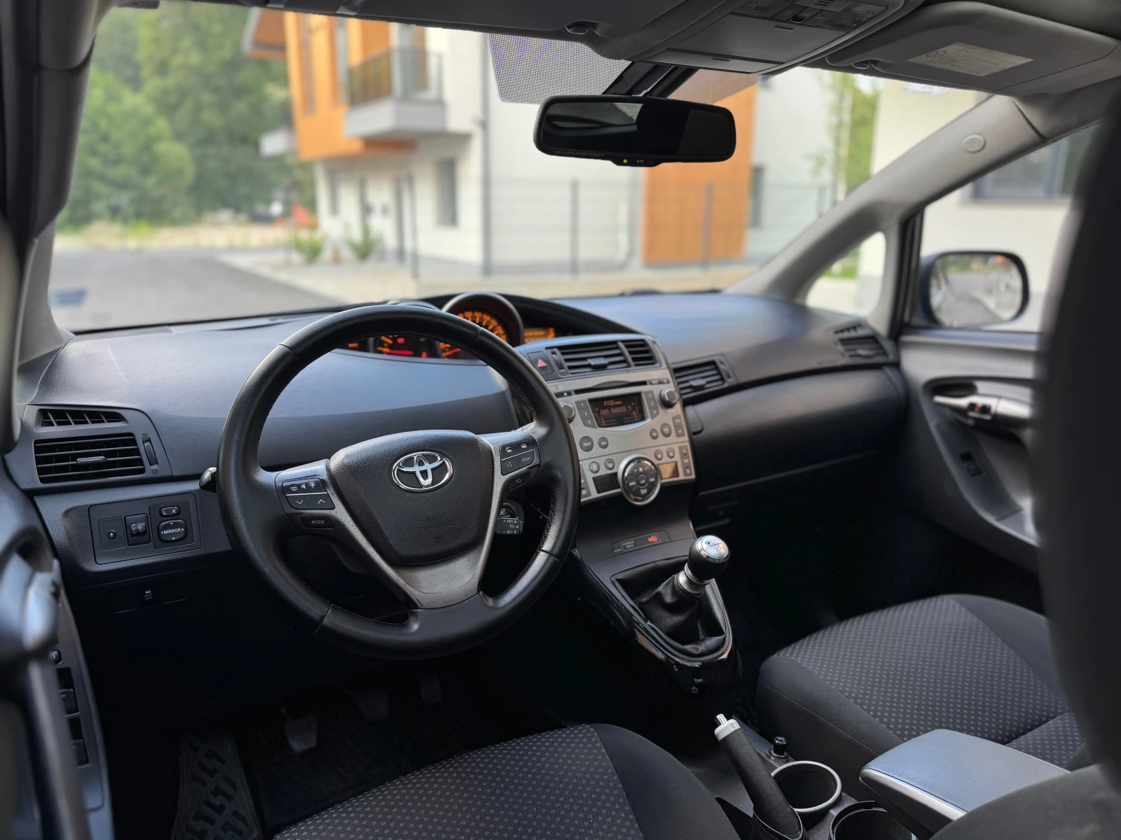 Toyota Verso 2.0 D4D/Панорама Подгрев/ Keyless, снимка 9 - Автомобили и джипове - 55447941