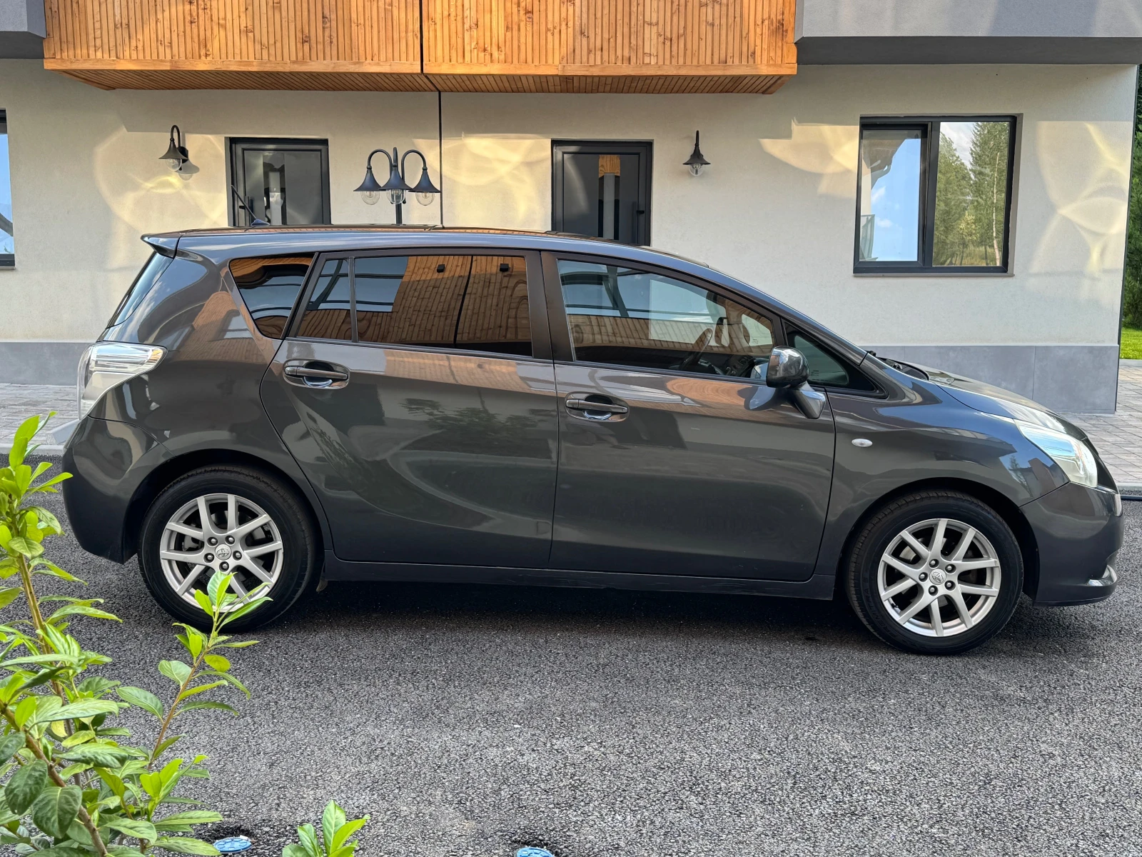 Toyota Verso 2.0 D4D/Панорама Подгрев/ Keyless, снимка 5 - Автомобили и джипове - 55447941