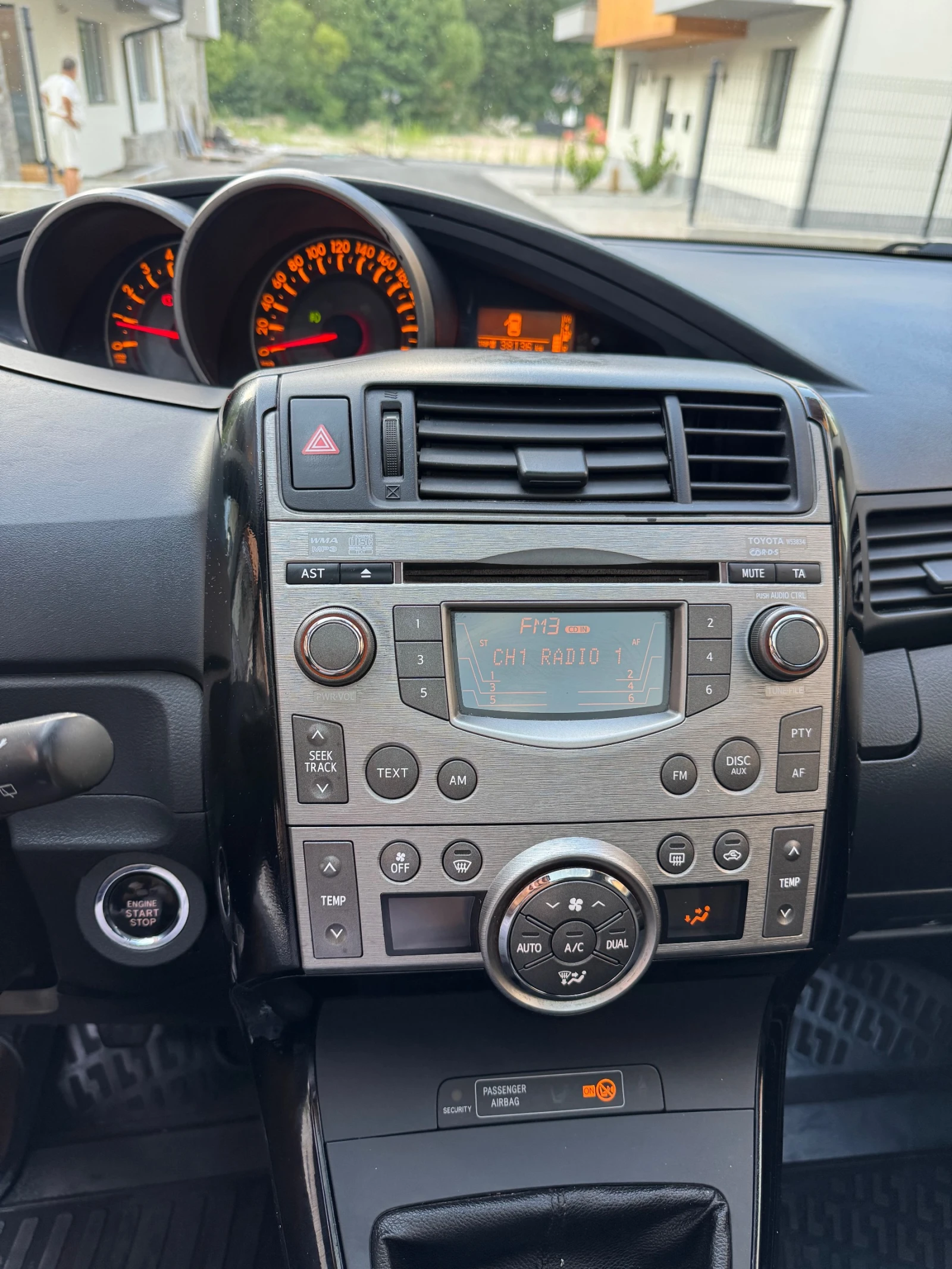 Toyota Verso 2.0 D4D/Панорама Подгрев/ Keyless, снимка 13 - Автомобили и джипове - 55447941