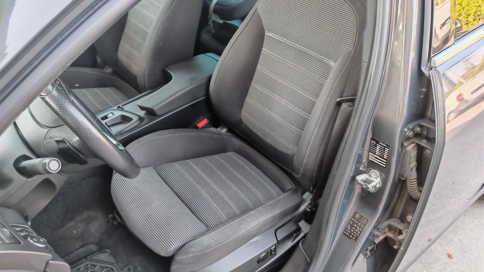 Opel Insignia 2.0CDTI-160k.НАПЪЛНО ОБСЛУЖЕНА ТОП, снимка 9 - Автомобили и джипове - 55841552