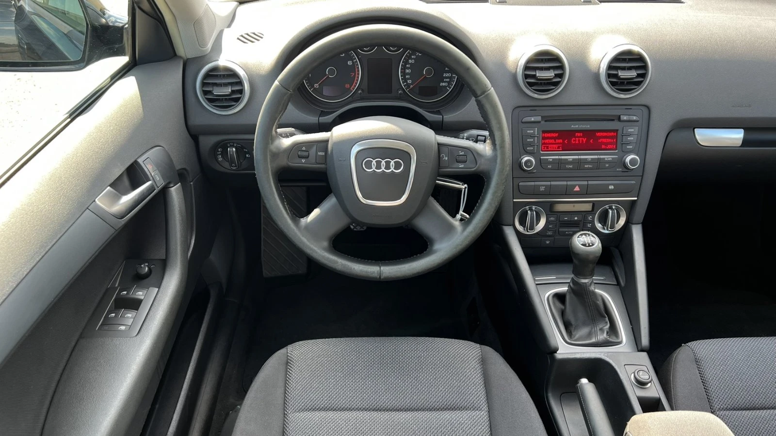 Audi A3 1.6, снимка 6 - Автомобили и джипове - 56164070