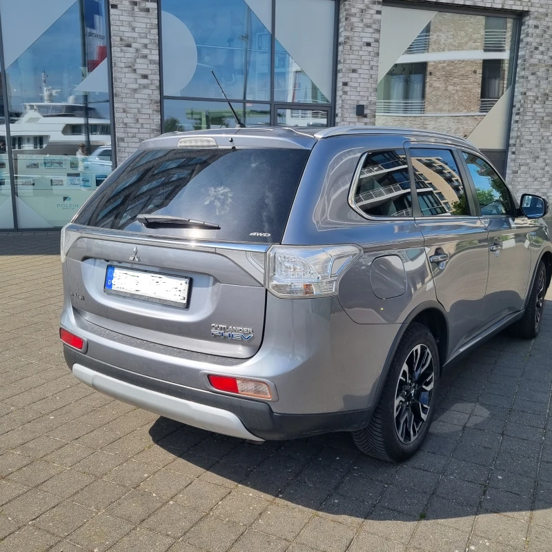 Mitsubishi Outlander Plug in Hybrid 2, 0 4WD, снимка 3 - Автомобили и джипове - 49513283