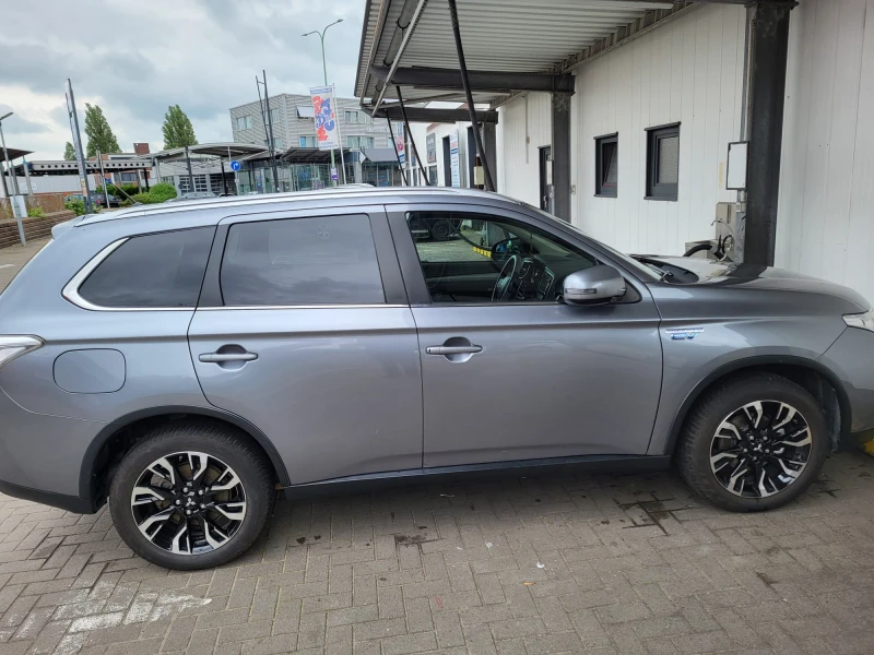 Mitsubishi Outlander Plug in Hybrid 2, 0 4WD, снимка 4 - Автомобили и джипове - 49513283