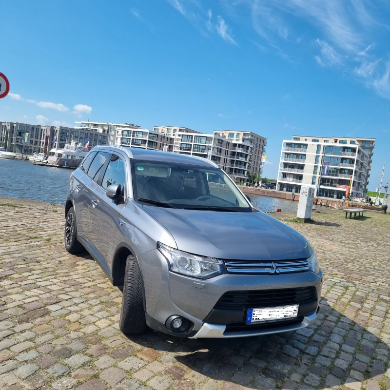 Mitsubishi Outlander Plug in Hybrid 2, 0 4WD, снимка 1 - Автомобили и джипове - 49513283