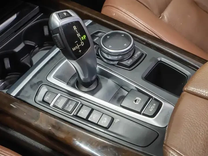 BMW X5 xDrive35i| H/K| Памет| Подгреви| Пано| 360| , снимка 9 - Автомобили и джипове - 54356326