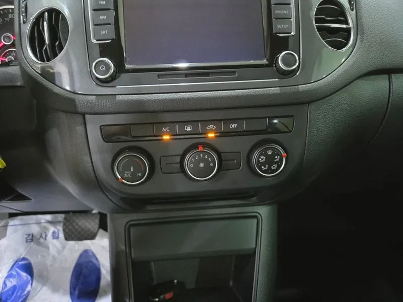 VW Tiguan 2.0 Tsi 5N, снимка 12 - Автомобили и джипове - 56656625