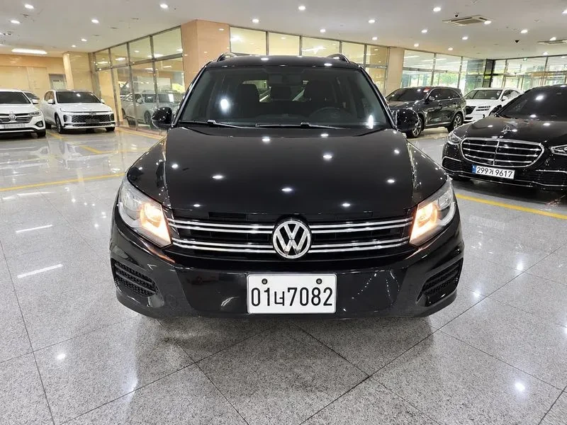 VW Tiguan 2.0 Tsi 5N, снимка 2 - Автомобили и джипове - 56656625