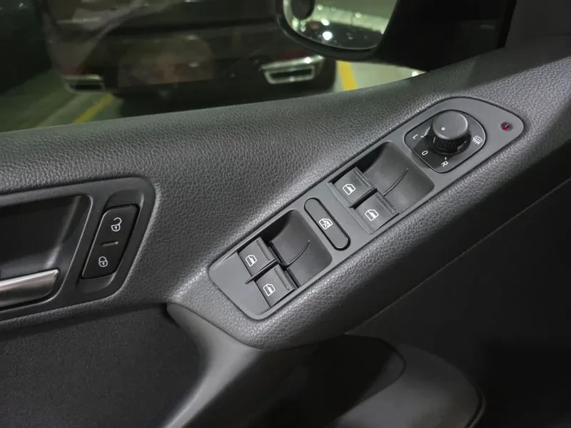 VW Tiguan 2.0 Tsi 5N, снимка 15 - Автомобили и джипове - 56656625