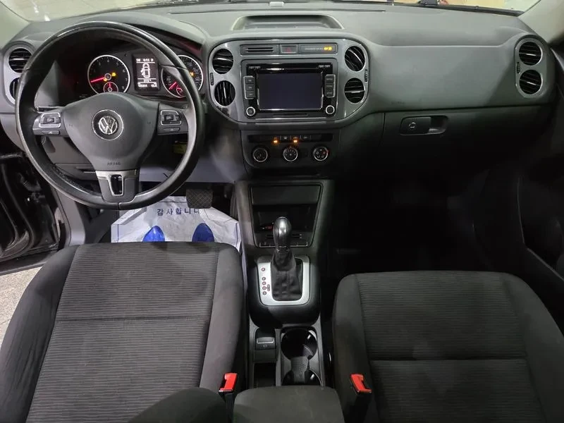 VW Tiguan 2.0 Tsi 5N, снимка 6 - Автомобили и джипове - 56656625